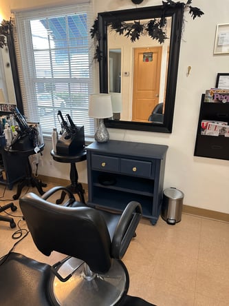 Boutique salon stations for rent in Montrose CA