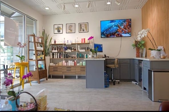 Chair rental at hair salon in Kirkland