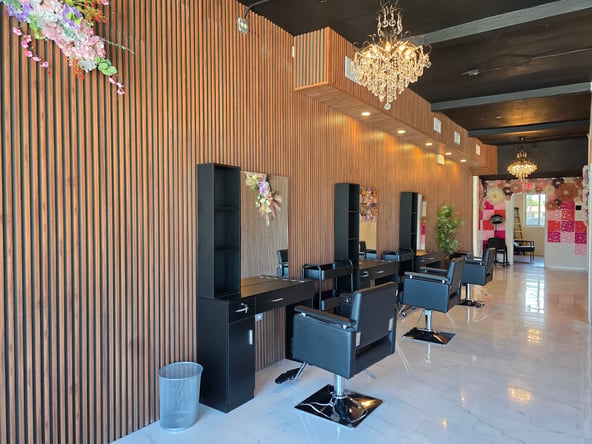 Newly Renovated Salon Chairs & Private Rooms Available – North Miami Beach