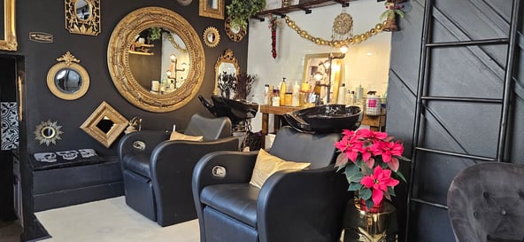 Wynwood Manicure Tables & Stylist Chairs For Rent