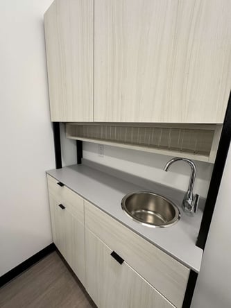 Fully Inclusive Salon Suite in Downtown