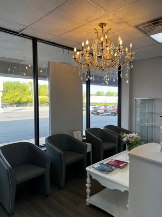 Rent a Chair at a Stylish Brazilian Salon – Prime Location, Modern Facilities!