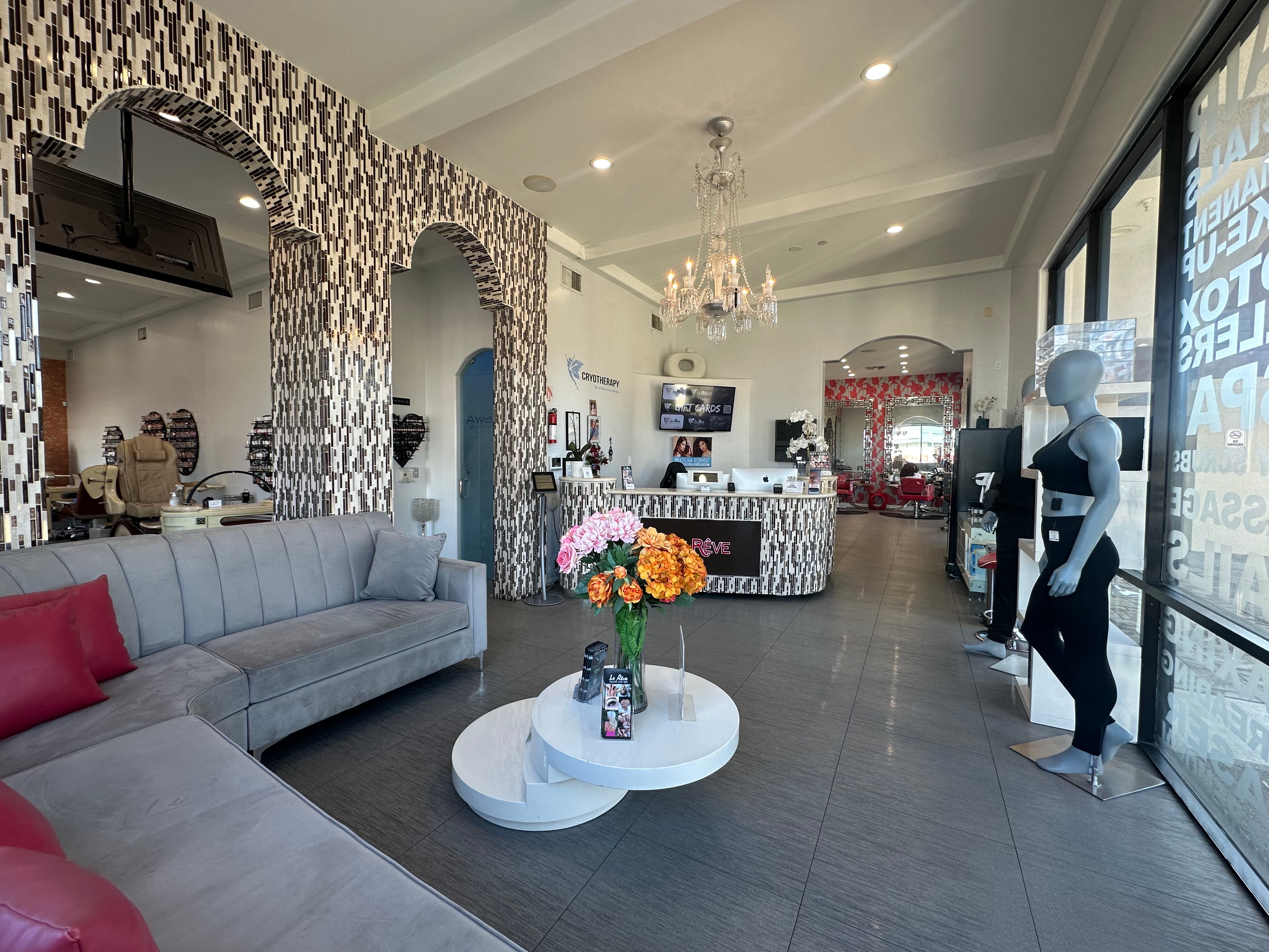 2 WEEKS FREE + All-Inclusive Booth Rental in Granada Hills — $265/Week
