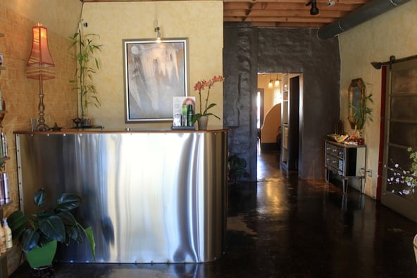 Spacious Salon Space for Lease in Beverly Hills – Ideal for Established Stylists or Barbers!