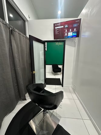Furnished Luxury Private Salon Suites