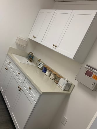 Salon Room OR Station for RENT