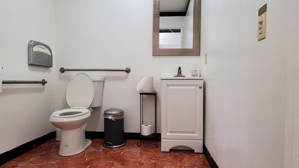 💇 Salon Chair Fullerton–1Chair $175/Weekly, Half Salon(3Chairs+2 ShampooBowls)$325/Weekly