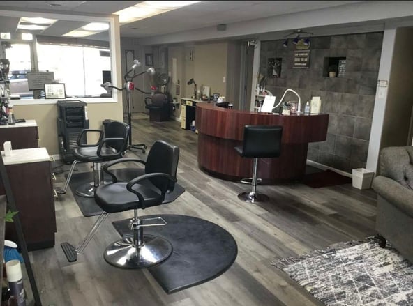 Salon booth rental available $100 Wk with a great opportunity to add new clients to your books….