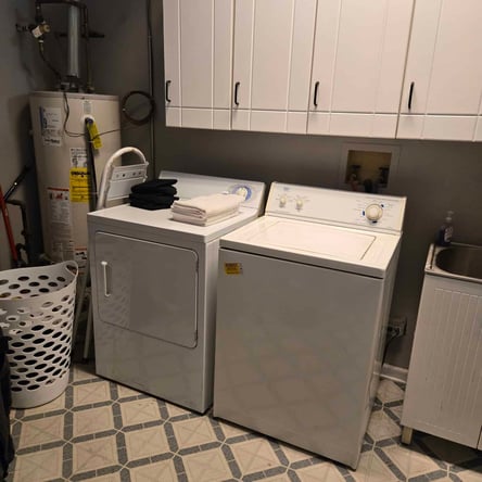 Stylist Chair for Rent in Oswego – $850/month + 1 Month Free!