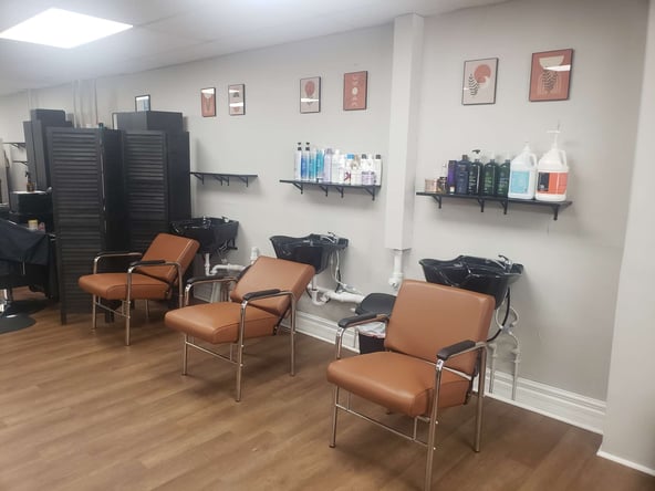 Salon Station For Rent