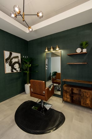 MOVE IN- READY SUITE AND BOOTHS TO RENT IN DALLAS, TX!