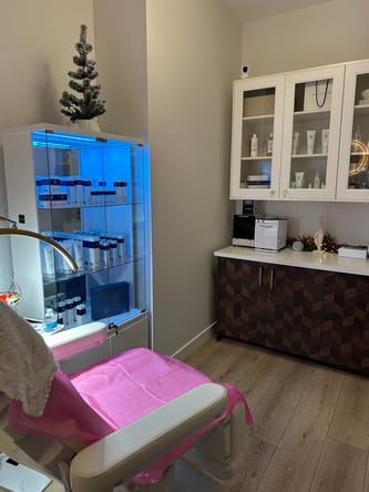 Treatment / Esthetician room for rent — Costa Mesa