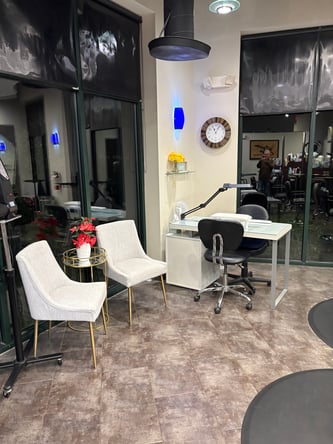 Hairstylist Booth Rental in Cornelius, NC – Receptionist & Amenities Included