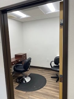 Roseville Salon Suites for Lease – 8×8 Suite! Perfect for Beauty Pros