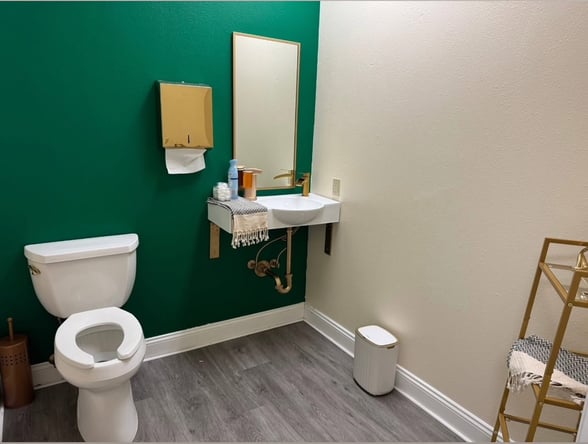 Desired Image Medspa Salon Booth RENTAL