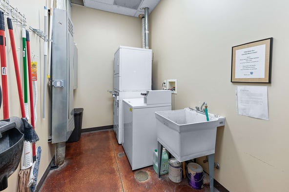 Private Salon Suite Available in Bustling North Aurora!