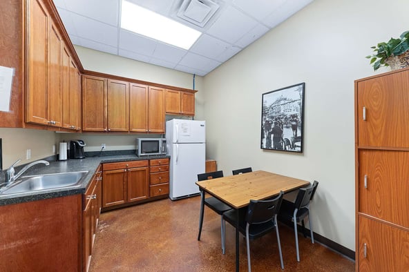 Private Salon Suite Available in Bustling North Aurora!