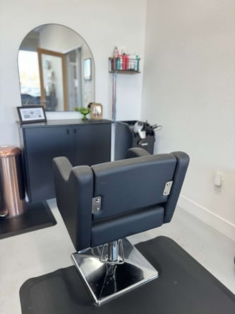 Heavenly Salon Suite station available!!