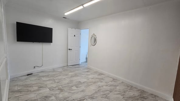 PRIVATE SALON SPACE FOR LEASE – FREE 1 month rent in MORGAN HILL, CA