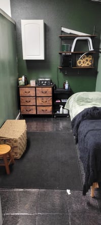 Salon room rental