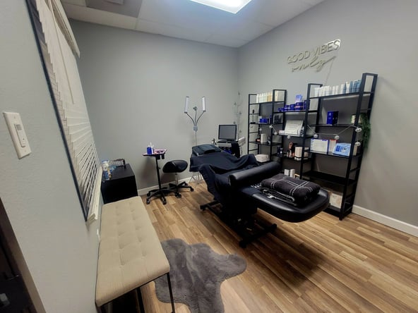 UNIQUE SALON HAS AVAILABLE SUITES IN PLANO!! WONDERFUL LOCATION!