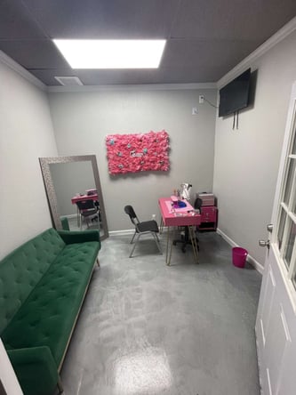 Salon suite for rent