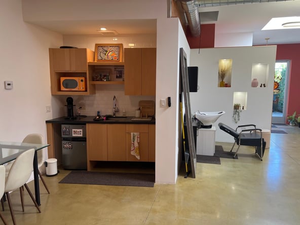Chair/space for rent in spacious Pasadena salon!!