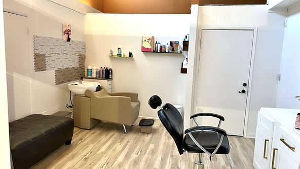 Chairs, stations, and booths are available, private room available