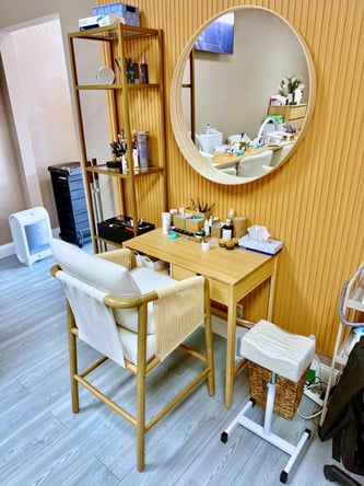 Chairs and suit for rent in Fort Lauderdale! Furnished daily, weekly or monthly