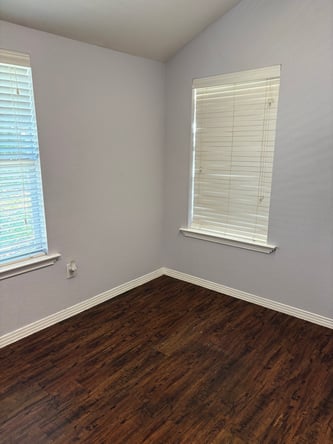 ✨ Salon Suite Available in Cedar Hill ✨ 📍$250/week – Front Window Suite | 1 Week FREE Every 6 Month