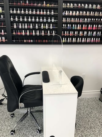 Private room available in a new bright nail salon for a beauty professional with there own clientel!