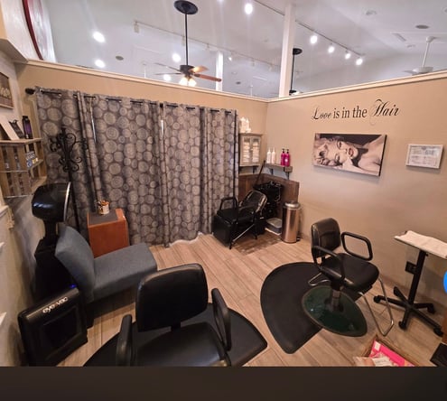 Large 12×11 Salon Suite in Historic Folsom – Window & Parking!