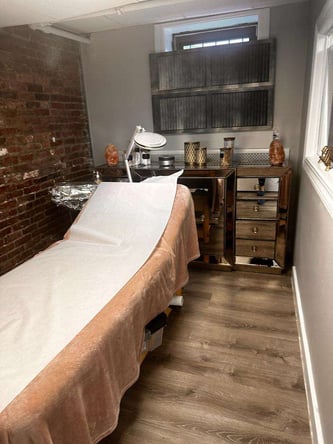 Professional Chair and Bed Rental for Wellness & Beauty Services in Allston, MA