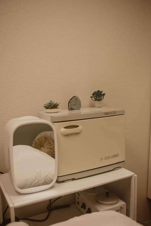 Beautiful Private Salon Suite, FREE Move In! No Contract! Free Advertisement, All Bills Paid!