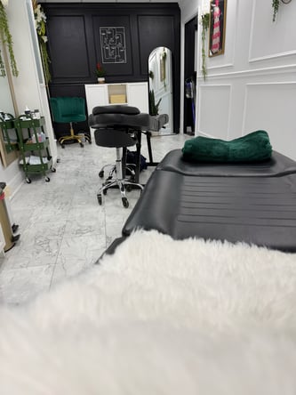 Carrollwood | Furnished Lash/PMU Studio for Rent | $160/wk