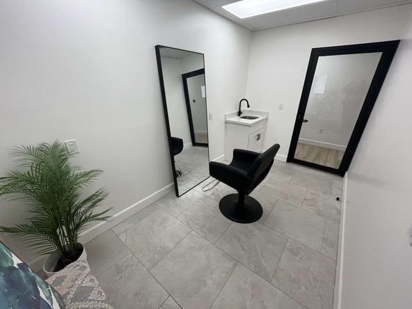 Salon Suites Available at The Dale