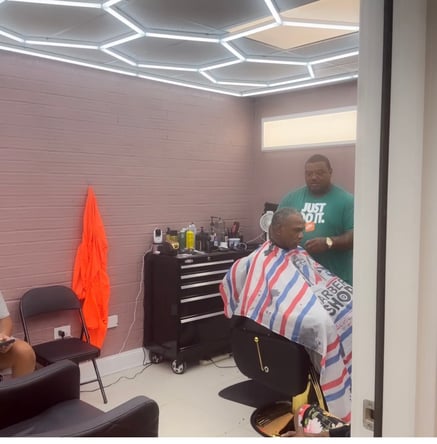 Salons by JE Monthly Rentals $700/Month, Large Suite (133 sq.ft.) $500/Month, Small Suite (80 sq.ft