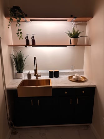 Large Window Suite -Prime Location