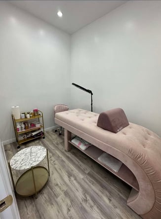 lash room and make up station for rent