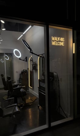 BARBER/HAIRSTYLIST
