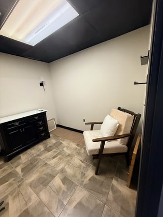 Salon Space Available – Renton, WA