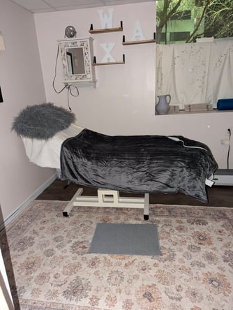 Beauty Salon Room and booth for rent