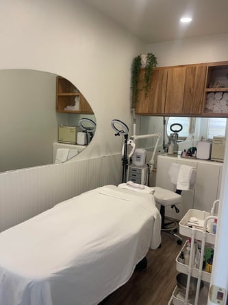 Gorgeous and newly updated room for rent right by the beach!!