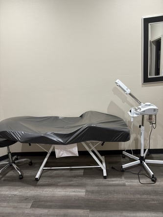 Salon Booths & Suites for Rent – Melted Beauty Lounge, Las Vegas