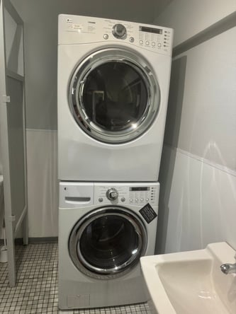 Salon Suite in Heart of Old Town. 375 square feet fully equipped. Washer and drier on site.