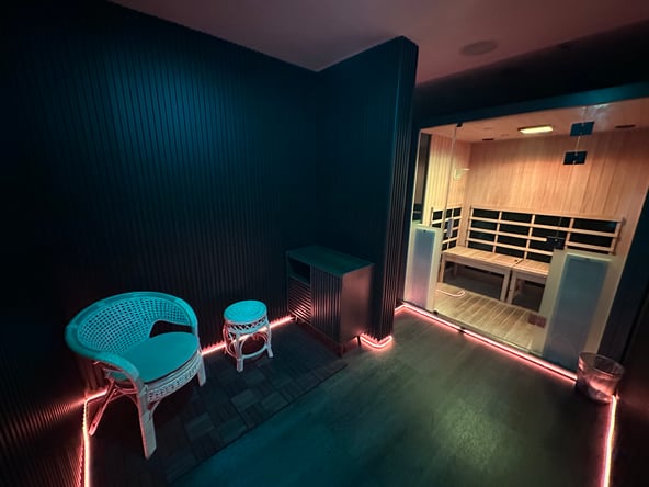 2 WEEKS FREE + All-Inclusive Booth Rental in Granada Hills — $265/Week
