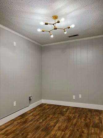 Beautifully renovated in 2023 with wood tone floors and gold light fixtures✨