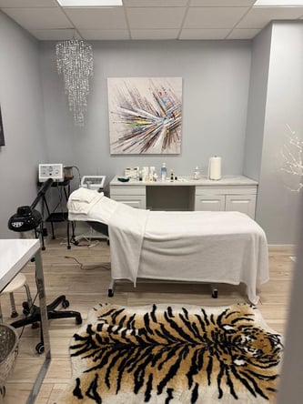 Chair Rental in High End Luxury salon (G2 Backstage Salon and Spa)