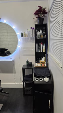 💇‍♀️ Your dream salon space is waiting! Private, single chair studio in the heart of Studio City.