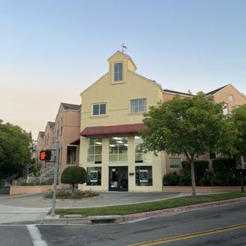 Larry Wells Salon – Luxury Salon Chair Rentals Available in Mountain View, California